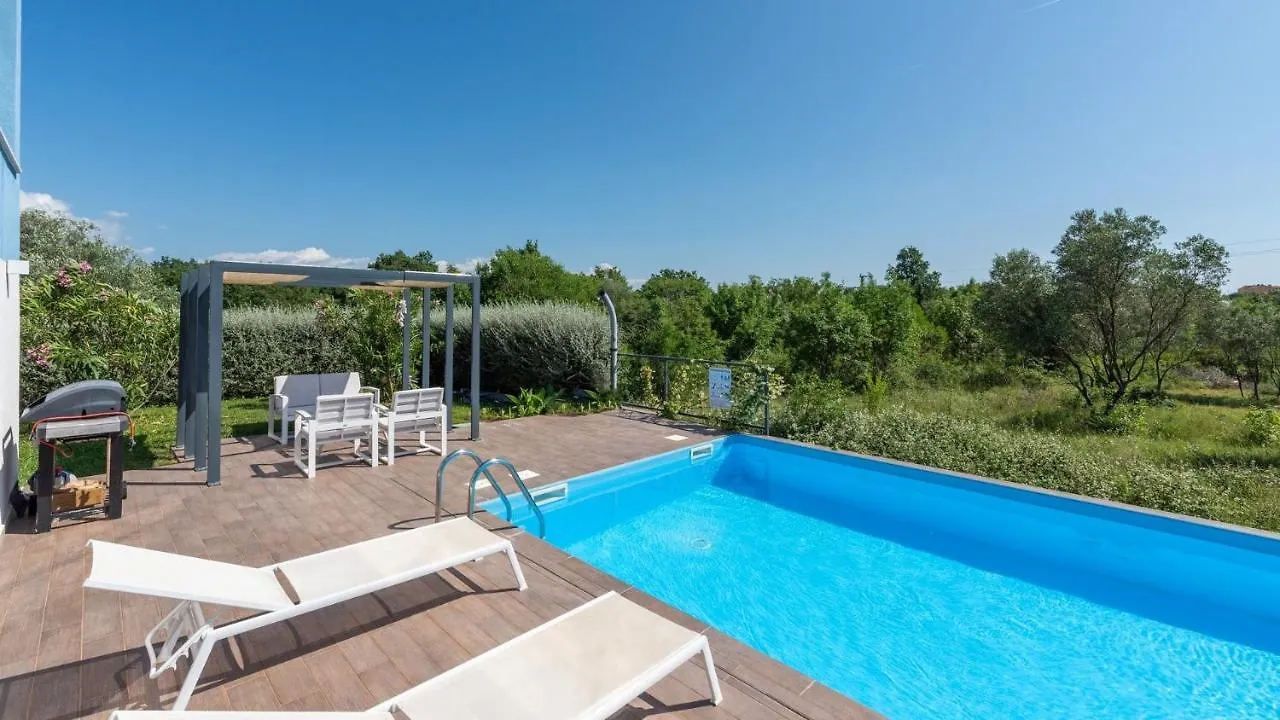 Konukevi Villa Chic Valizza Slovenya