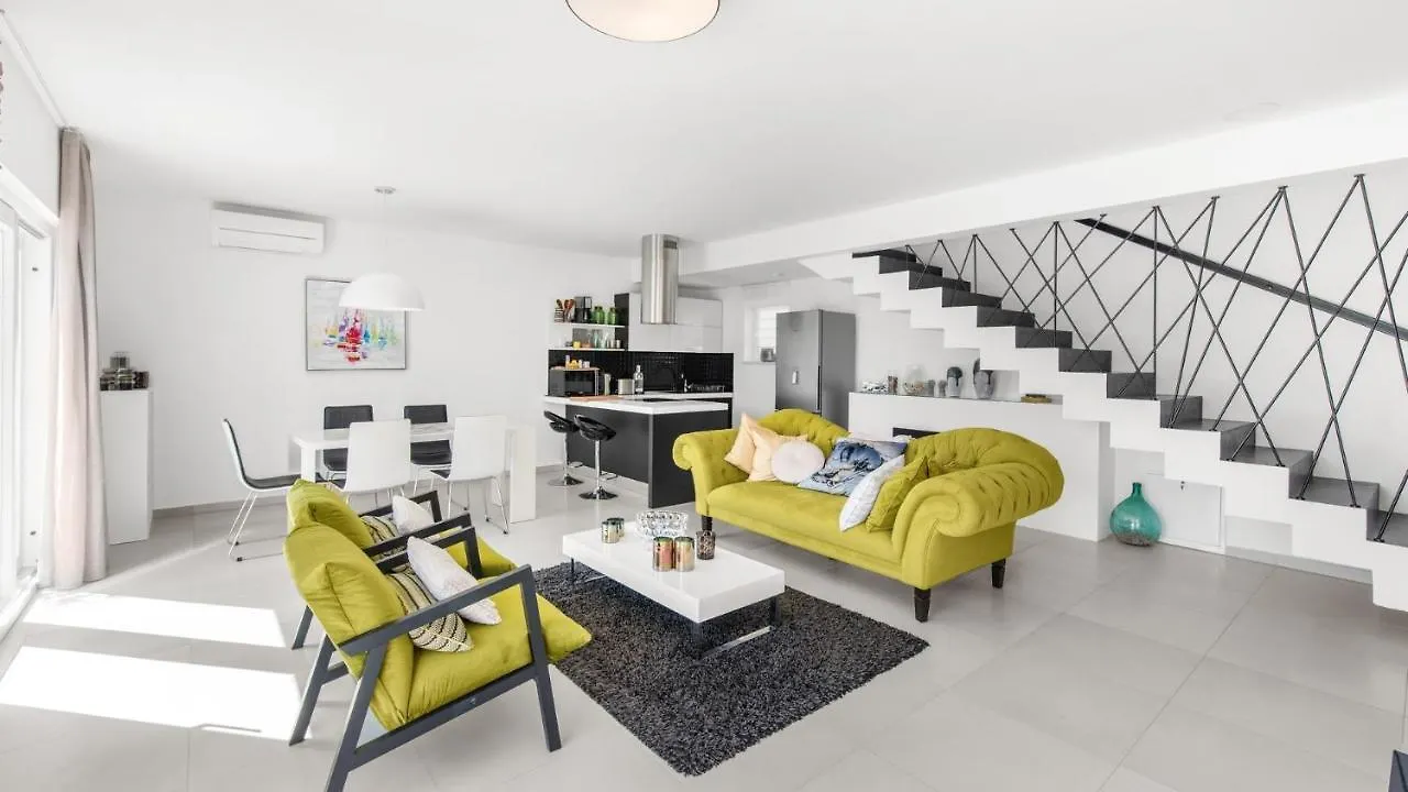 Konukevi Villa Chic Valizza Slovenya